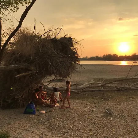 Tatil Evi Tobo House Along The River Danube